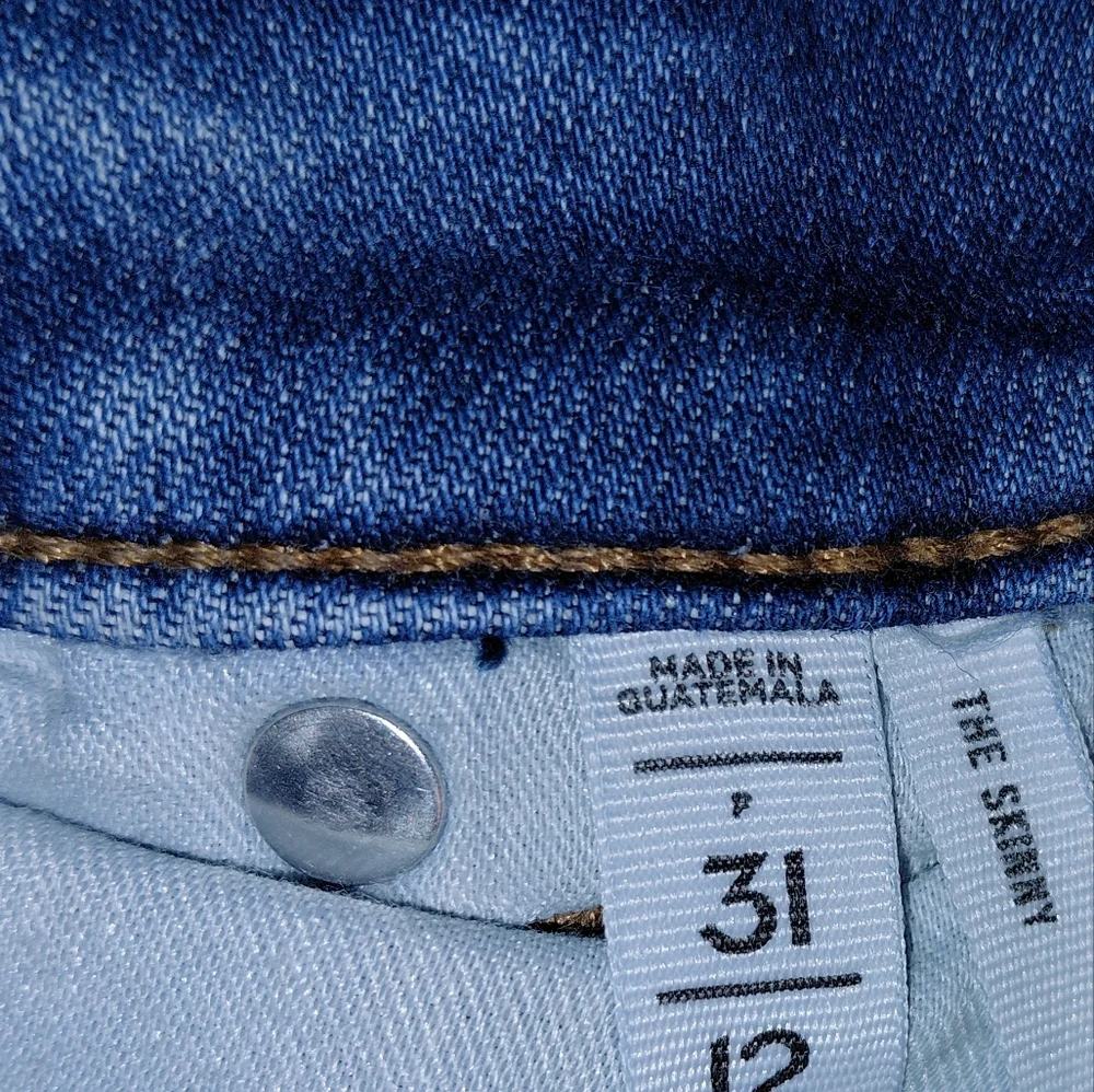 LOFT The Skinny Jeans Size 31/12 Petite | Blue Raw Hem Denim